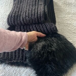 Liz Claiborne Black Knit Scarf with Faux Fur Pockets